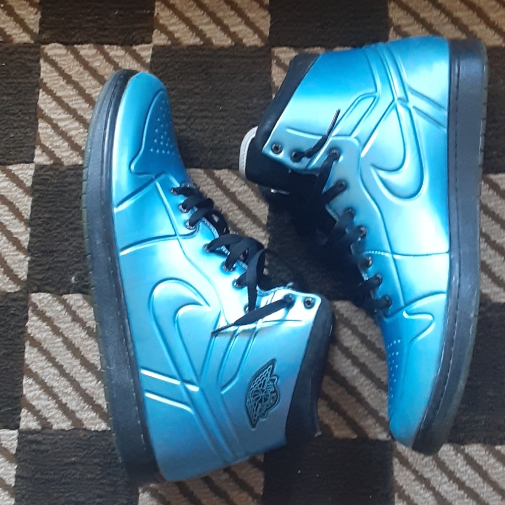 NIKE AIR JORDAN SNEAKERS
